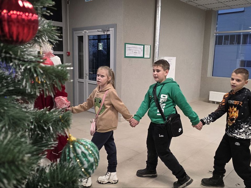 Новогодний праздник "Чудеса на Новый год" собрал юных гостей на Могилевлифтмаш