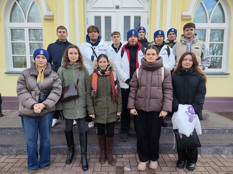 Открываем Беларусь: молодые лифтмашевцы покоряют Потемкинский дворец в Кричеве!