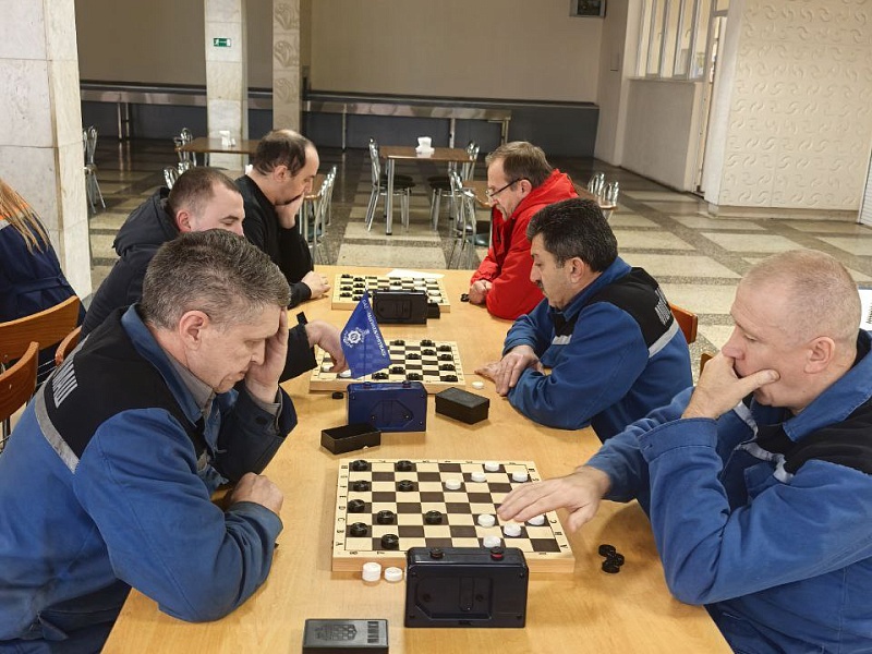 Шашечные баталии в "Могилевлифтмаш": Интеллект, Азарт и Командный Дух!