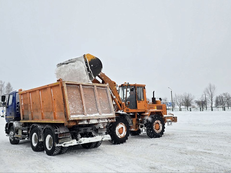 Зима под контролем: уборка снега в разгаре!