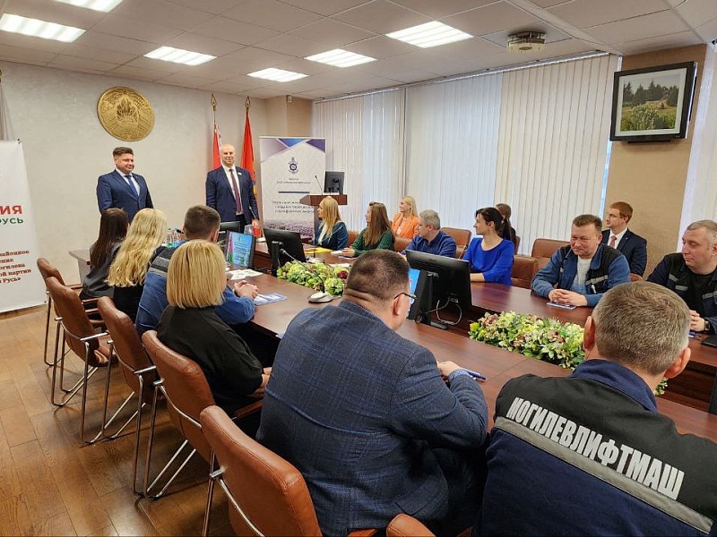 Вместе создаем единство! Вместе постигаем истину! Вместе открываем будущее! 