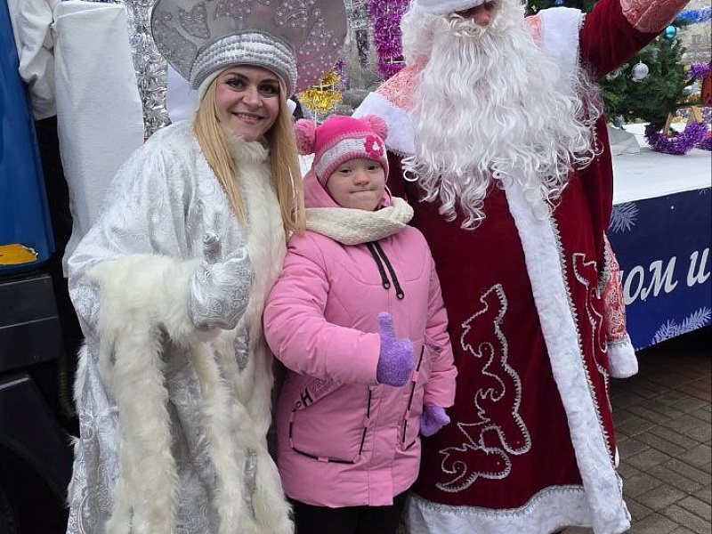 За рулём Дед Мороз! Могилевлифтмаш зажёг на новогоднем автопараде!