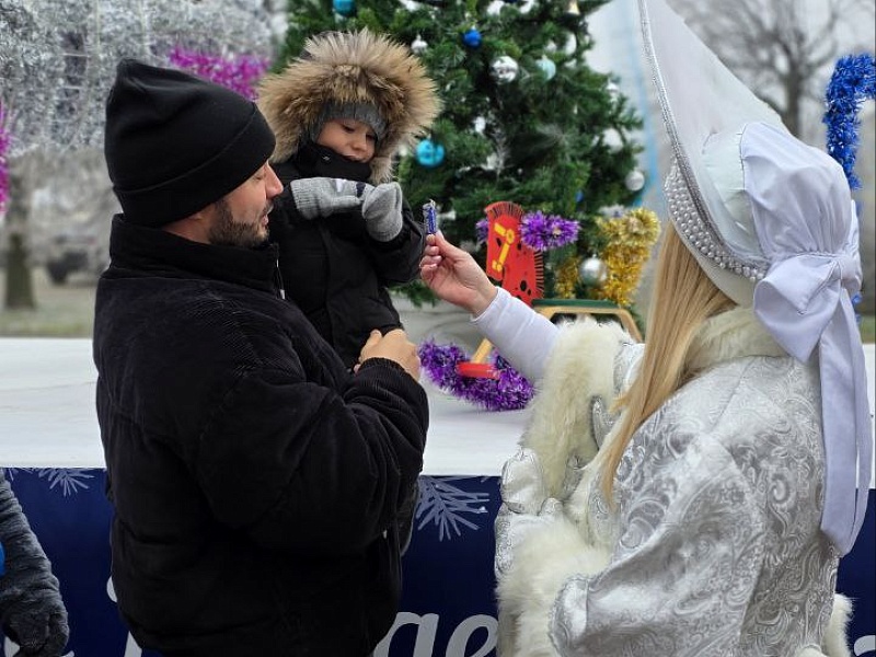 За рулём Дед Мороз! Могилевлифтмаш зажёг на новогоднем автопараде!