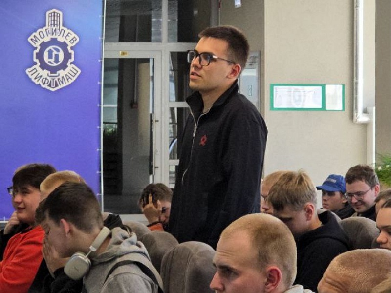 Диалог с молодежью: Глава Ленинского района обсудил перспективы с молодыми специалистами "Могилевлифтмаш" 
