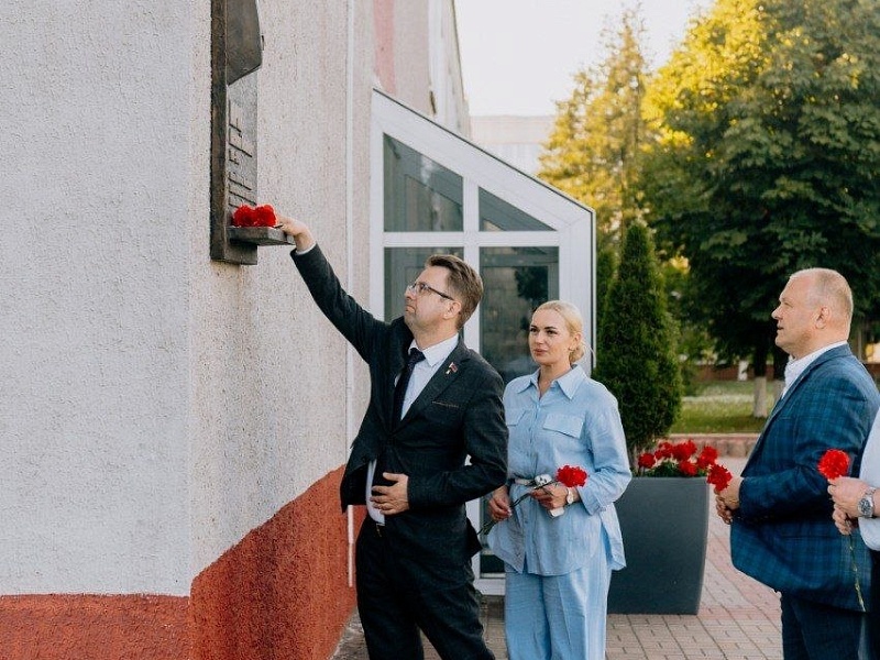 Священный долг и вечная память: лифтостроители провели акцию «Огонь доблести и памяти»