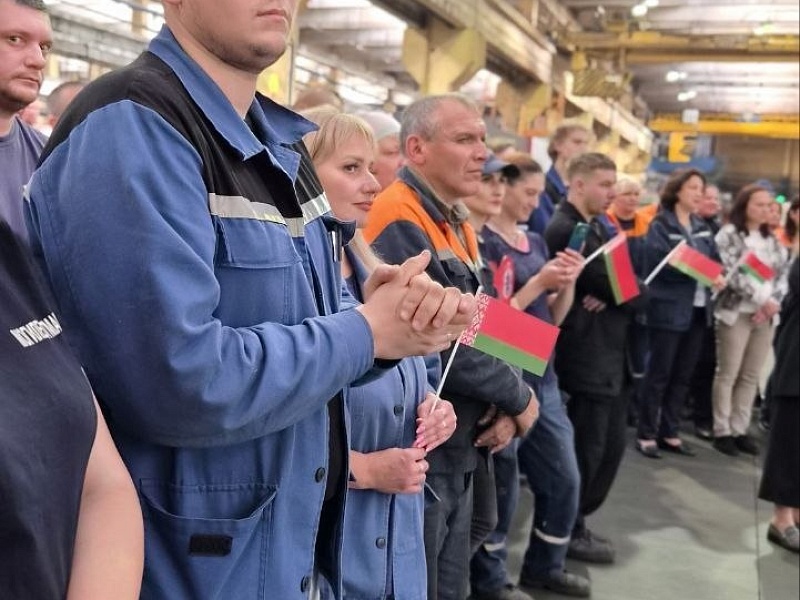 Сплочённость, гордость, единство: День нарлдного единства на Могилевлифтмаш