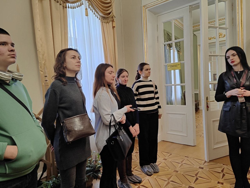 Открываем Беларусь: молодые лифтмашевцы покоряют Потемкинский дворец в Кричеве!