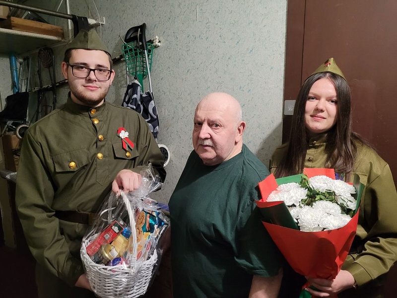 Связь поколений: молодежь «Могилевлифтмаш» благодарит ветеранов за мирное небо