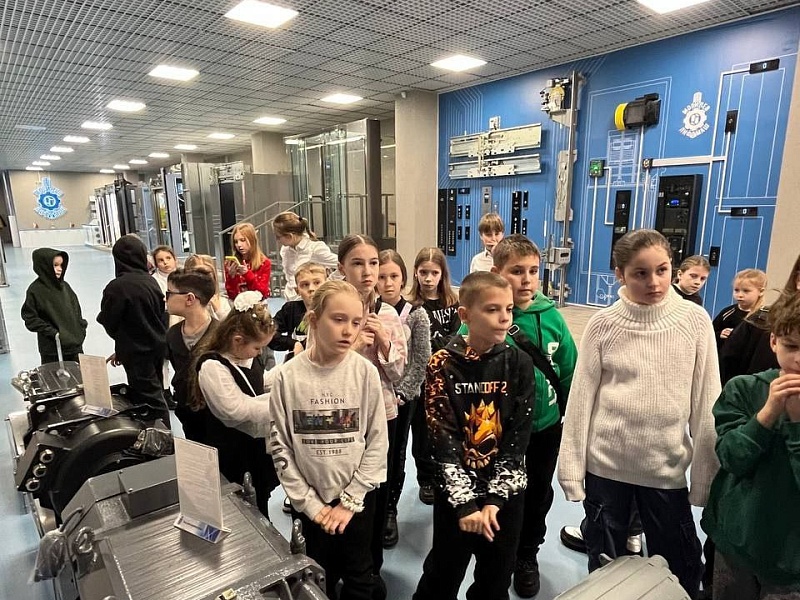 Новогодний праздник "Чудеса на Новый год" собрал юных гостей на Могилевлифтмаш