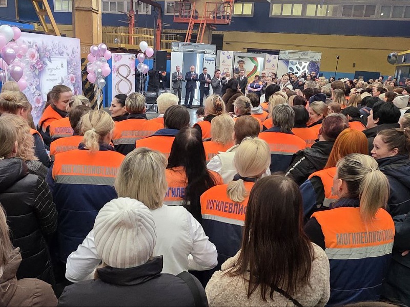 «Женщины — наше вдохновение!»: праздничный концерт в ОАО «Могилевлифтмаш»