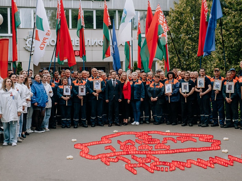 В год 80-летия Победы и 81-летия освобождения Беларуси: Лифтостроители зажигают "Огонь доблести и памяти"