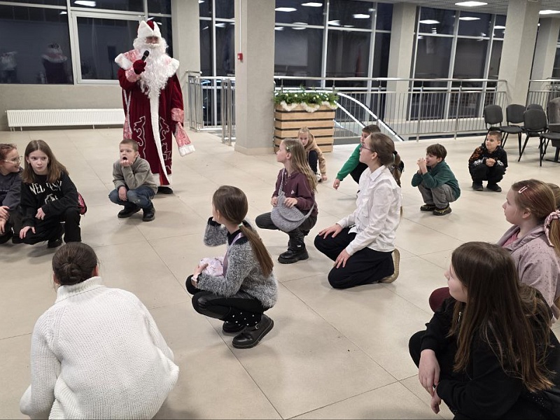 Новогодний праздник "Чудеса на Новый год" собрал юных гостей на Могилевлифтмаш
