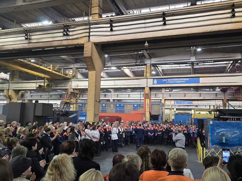 Творческий подарок к 8 марта от самих заводчан!