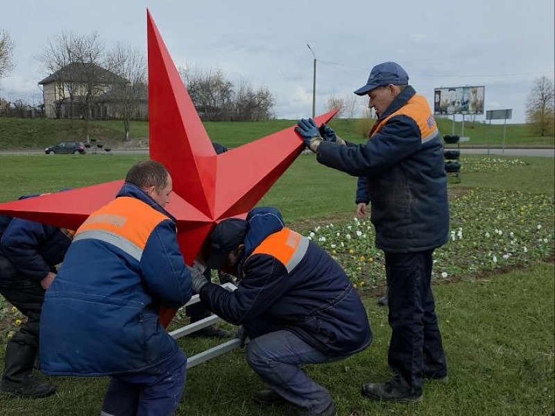 ЗВЕЗДЫ МУЖЕСТВА ПОД МИРНЫМ НЕБОМ: «Могилевлифтмаш» украшает родной город