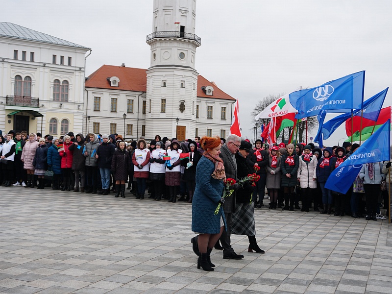 Торжественное возложение цветов, посвященное Дню защитников Отечества и Вооруженных сил Республики Беларусь