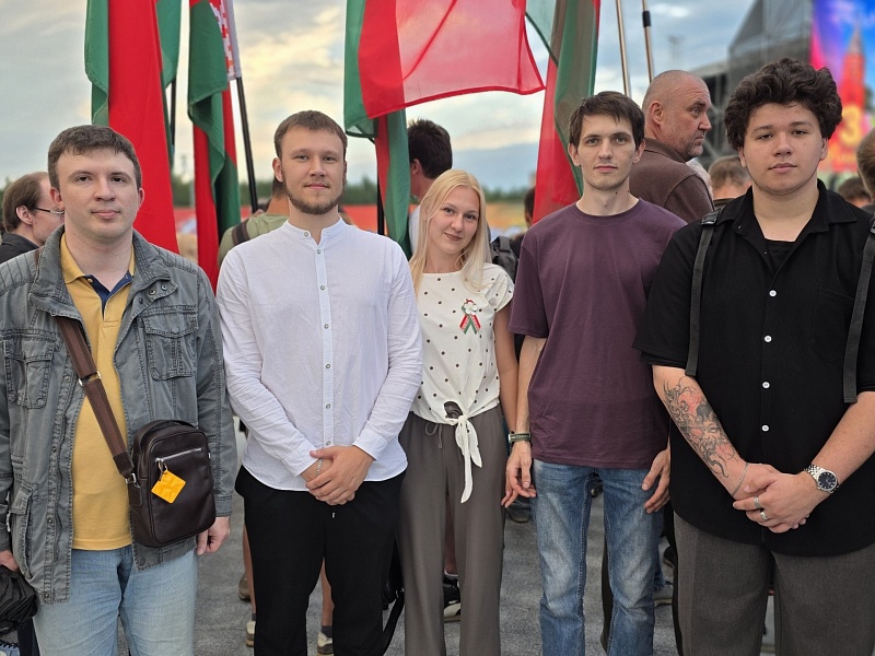 Священная память и гордость за страну — лифтостроители приняли участие в торжественном митинге на легендарном Буйничском поле