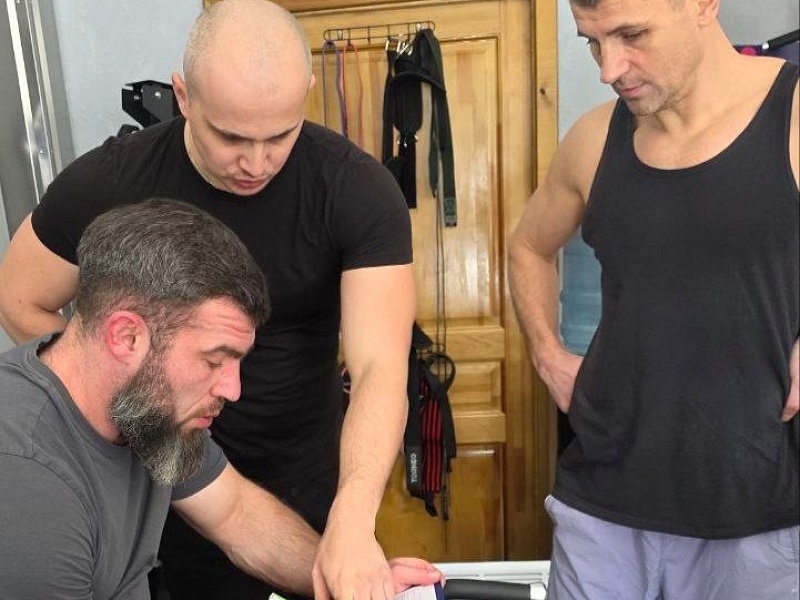 Железная сила воли: самый сильный лифтостроитель 