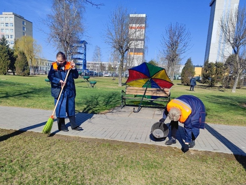 Хозяйский подход: коллектив ОАО «Могилевлифтмаш» благоустраивает заводскую территорию