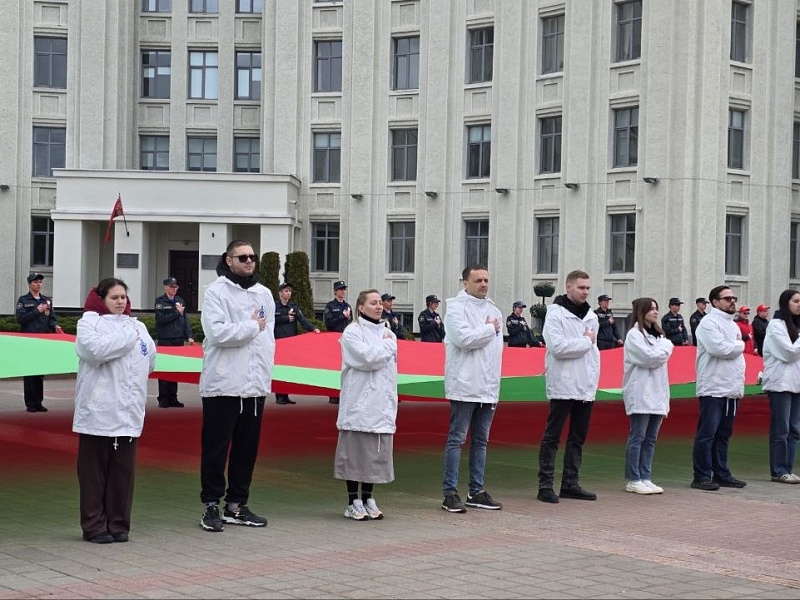 ПОД СИМВОЛАМИ ГОРДОСТИ И ЕДИНСТВА!