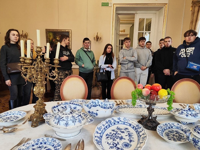 Открываем Беларусь: молодые лифтмашевцы покоряют Потемкинский дворец в Кричеве!