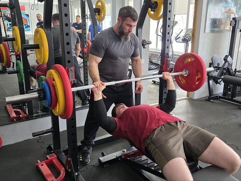 Железная сила воли: самый сильный лифтостроитель 