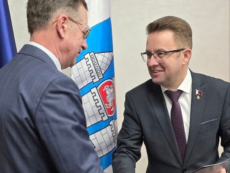 С БЛАГОДАРНОСТЬЮ И УВАЖЕНИЕМ:  коллектив провожает работников на заслуженный отдых